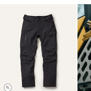 Black Cargo Pants with Relaxed Fit and Durable Fabric